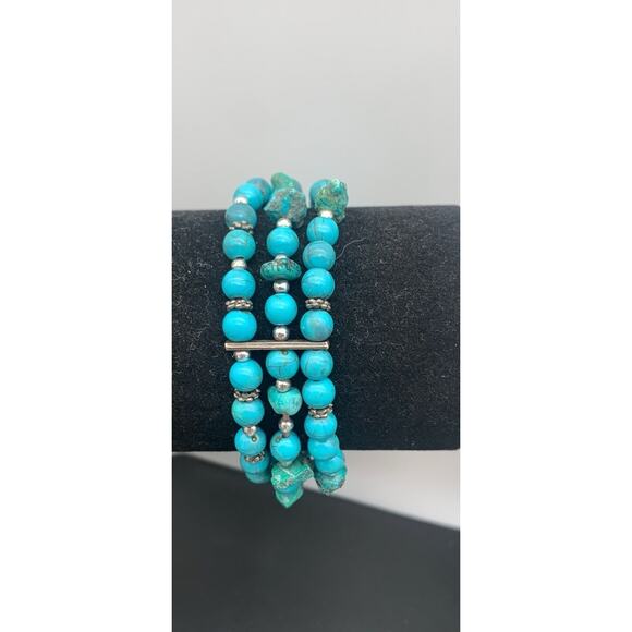 Faux Turquoise Beaded Bracelet With Turquoise Chips 3 Strand Stretch Boho - Picture 2 of 3